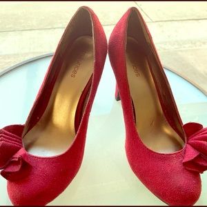 Maurices classic elegant heel....